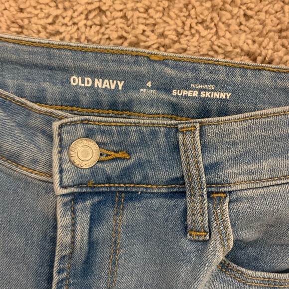 Old navy high rise super skinny light wash jeans - Picture 2 of 4